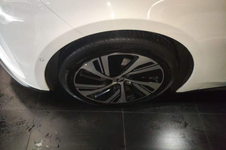 Used Nio ET5 2025 75 kWh Left Front Wheel Hub