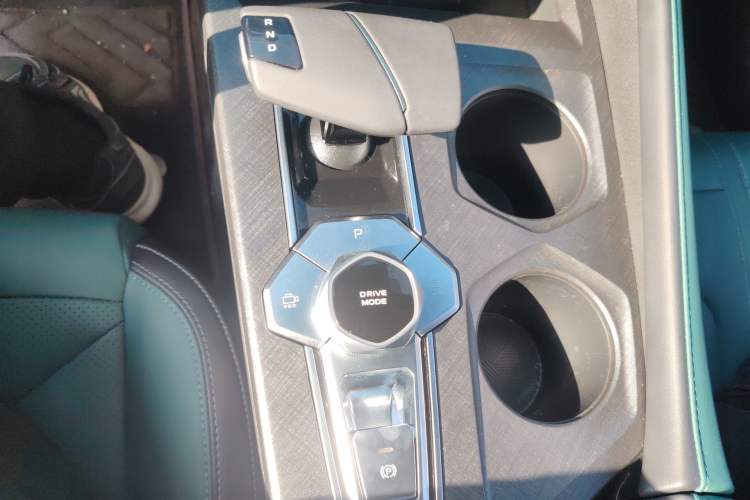 Used CHANGAN UNI-V iDD 2024 Blue Whale Smart Electric iDD 136km ZhiKu Model
