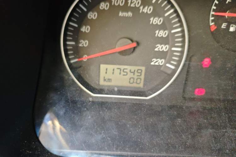 Used Jinbei Grace 2010 2.7L 3rd Generation – Yuling Flagship 2TR
