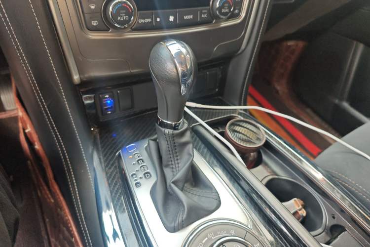 Used Nissan Patrol 2018 4.0L LinkedIn Edition Gear Lever