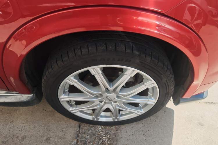 Used Infiniti ESQ 2014 1.6L Spontaneous Edition Right Front Wheel Hub