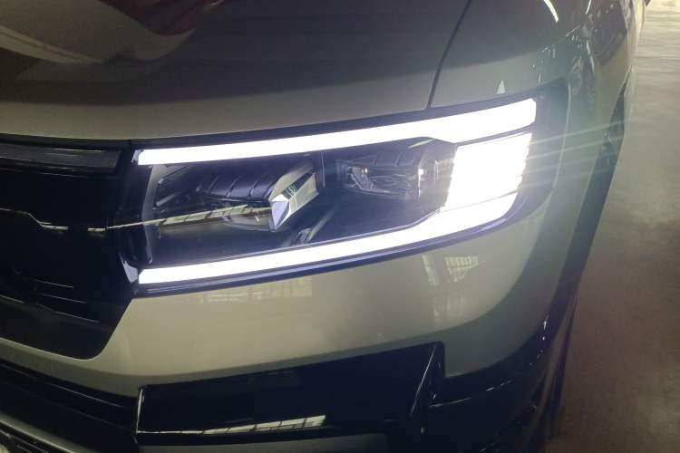 Used Formula Leopard 8 2025 Smart & Brave Flagship Edition 7 Seats
