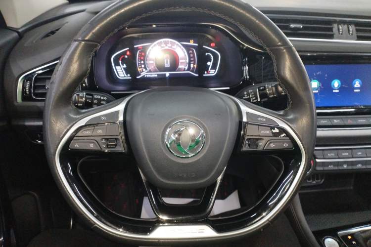 Used Dongfeng Aeolus AX7 2019 1.6T Automatic AI Pioneer Model China V Standard