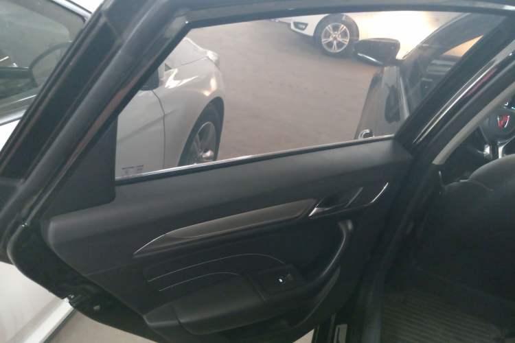 Used Roewe i6 New Energy 2017 45T Hybrid Connect & Smart Enjoyment Edition
