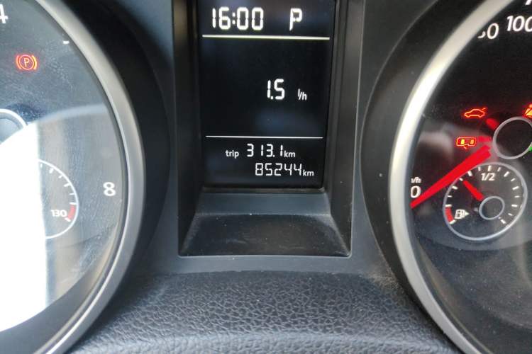 Used Volkswagen Golf 2012 1.6L Automatic Comfort Model Odometer Close Up