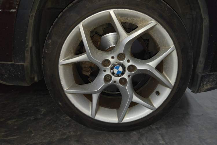 Used BMW X1 2012 xDrive20i Right Front Wheel Hub