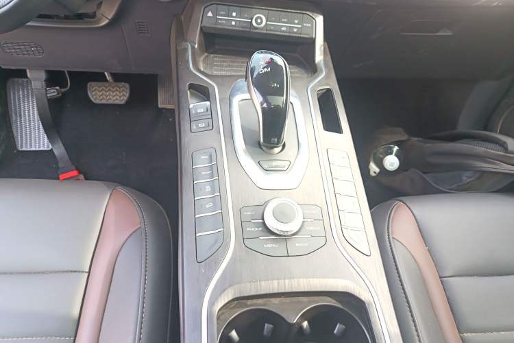 Used Wey VV5 2020 1.5T Two-Wheel Drive Color Pioneer
