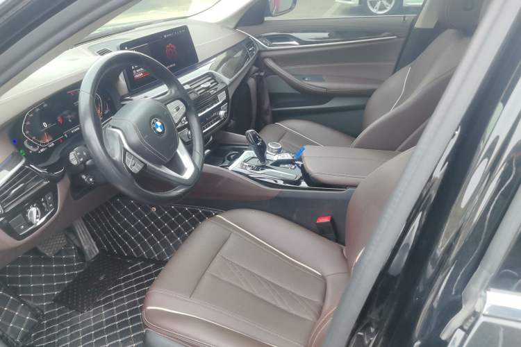 Used BMW 5 Series 2022 Restyled 525Li Luxury Package Left Front Seat