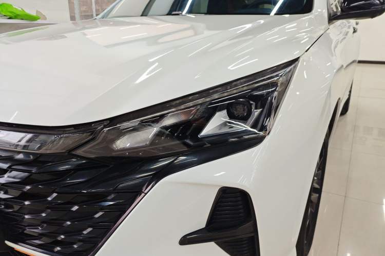 Used Dongfeng Aeolus Yixuan 2023 Mach Edition 1.5L Automatic Chasing Shadow Version
