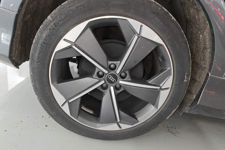 Used Audi Q5 e-tron 2023 40 e-tron Starry Edition Mecha Kit
