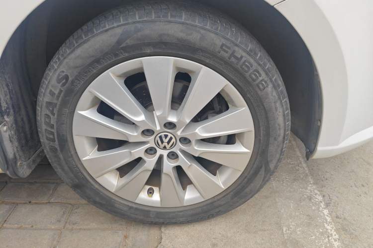 Used Volkswagen Lavida 2015 1.6L Automatic Comfort Edition
