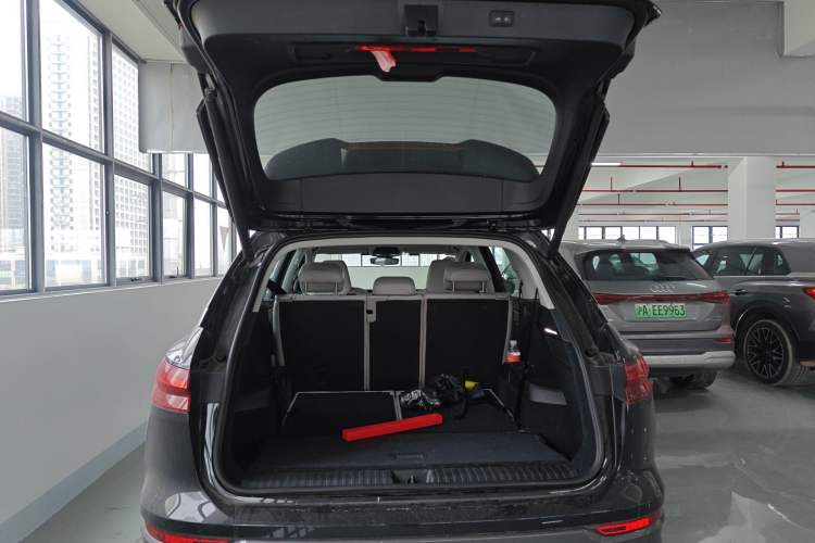 Used Audi Q5 e-tron 2023 40 e-tron Starry Edition Mecha Kit
