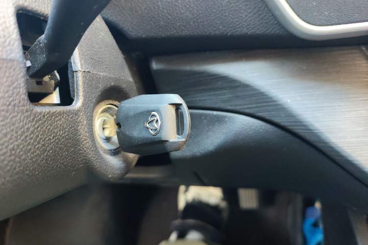 Used CHANGAN KAICHENG Ruixing EM80 2023 Side-Hinged 6-Seater Comfort Version 38.7 kWh Vehicle Key