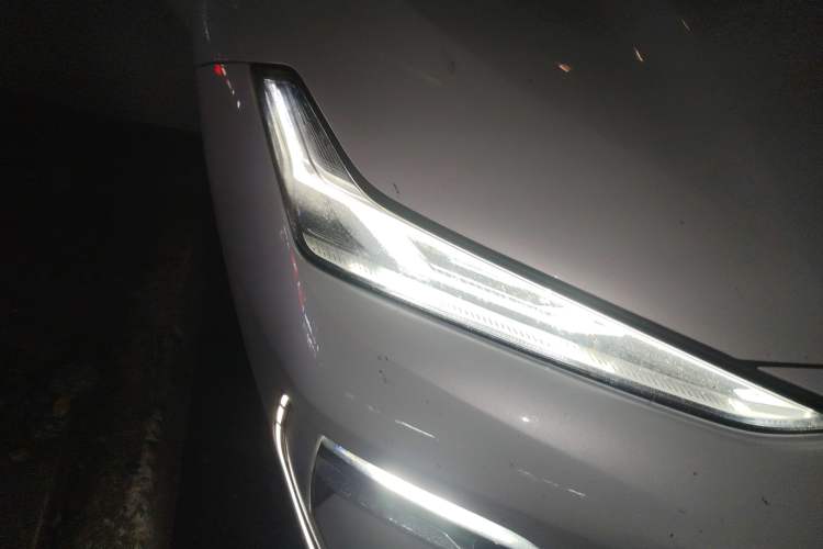 Used Geely Galaxy E8 2024 665 km Range Rear-Drive Starship Long-Range Version
