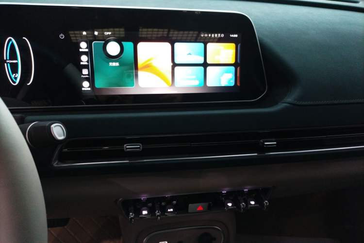 Used ORA Good Cat 2023 401 km Standard Range Prestige Version Lithium Iron Phosphate Audio And AC Panel