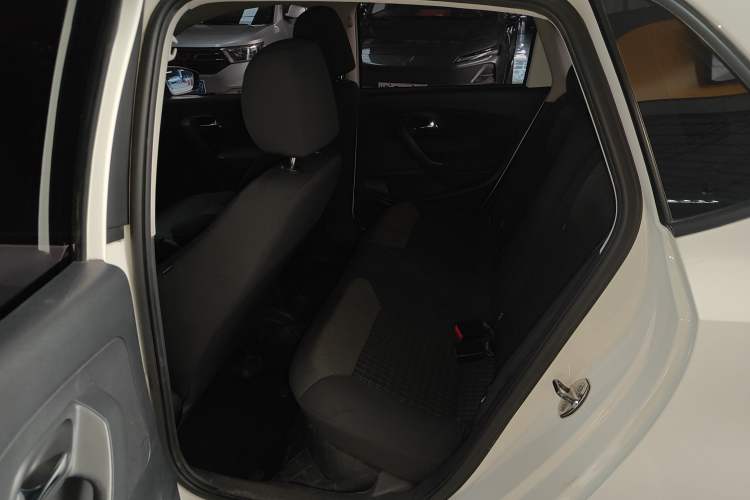 Used Volkswagen Polo 2014 1.6L Automatic Comfort Edition
