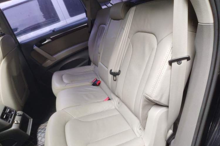 Used Audi Q7 2011 3.0 TFSI Ambition (200kW) Left Rear Seat