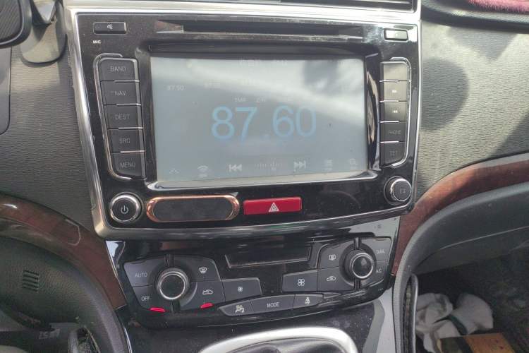 Used Haval H6 2014 Sport Edition 2.0T Diesel Manual Two-Wheel-Drive Elite Model Audio And AC Panel