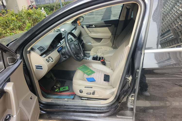 Used Volkswagen Magotan 2012 Revised Version 2.0 TSI Supreme Edition Left Front Seat