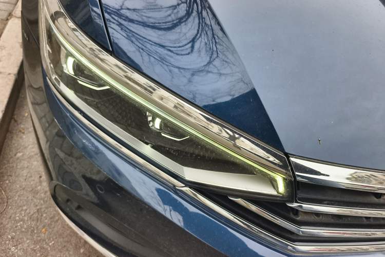 Used Volkswagen Variant 2021 2.0T Comfort Edition Right Front Headlight