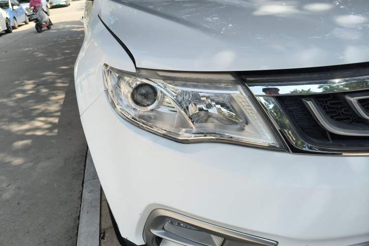 Used Geely Auto Emgrand X7 Sport 2016 2.0L Manual ZhiShang Version Right Front Headlight