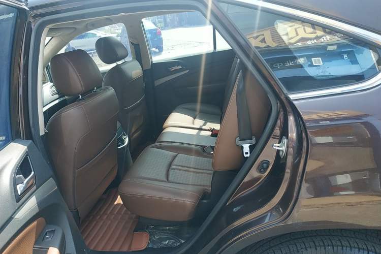 Used BYD S7 2015 2.0T Upgraded Automatic Luxury Version Left Rear Seat