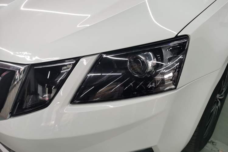 Used Skoda Octavia 2019 TSI230 DSG SmartDrive Luxury Edition China VI Left Front Headlight