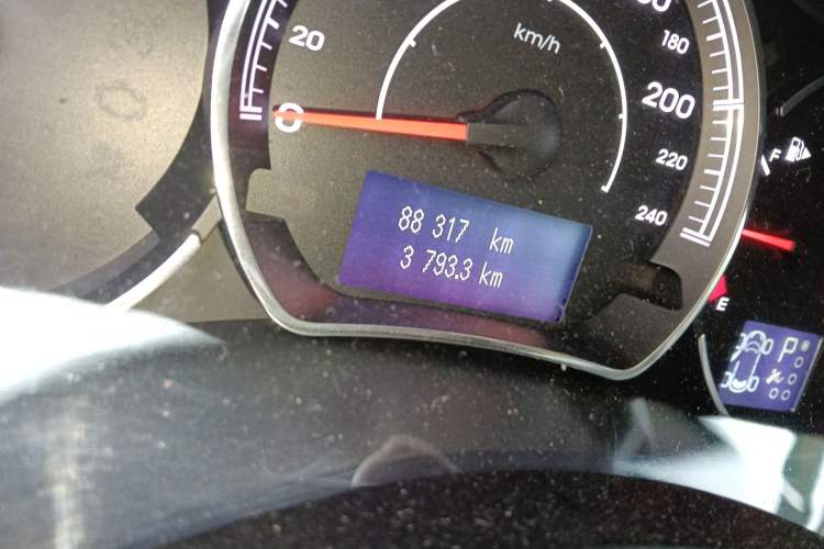 Used Renault Koleos 2014 2.5L Four-Wheel Drive Luxury Edition Odometer Close Up