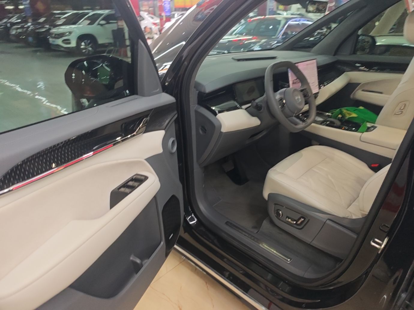 Zeekr 009 2024 Six-Seat Executive Version 4WD 108 kWh — снимка 18