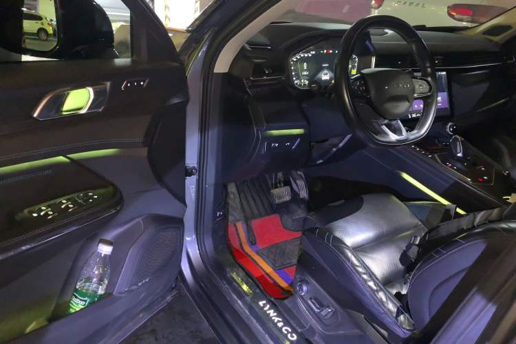 Used Lynk & Co 05 2020 2.0TD Two-Wheel Drive Shine Halo
