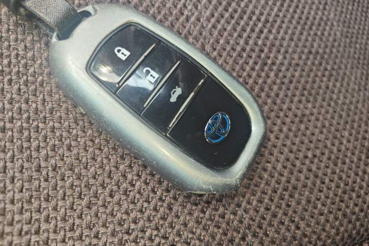 Used Toyota Corolla 2016 Dual-Engine 1.8L E-CVT Elite Edition
