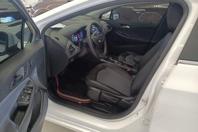 Used Chevrolet Cruze 2017 1.5L Hatchback Automatic Xuanfeng Edition