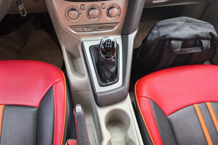 Used Ford Focus 2012 Sedan 1.6L Manual Comfort Model Gear Lever