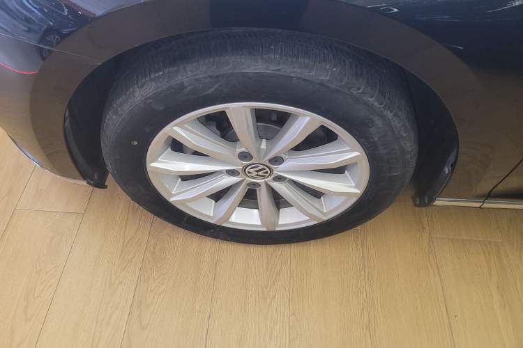 Used Volkswagen Magotan 2019 330TSI DSG Leading Model China VI Standard Left Front Wheel Hub