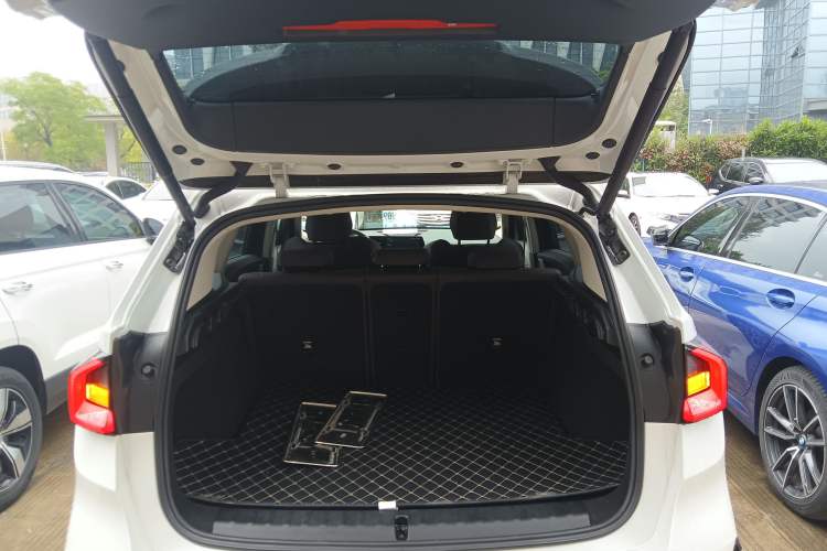 Used BMW X1 2023 sDrive25Li X Design Package Trunk