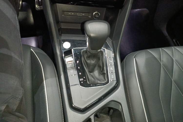 Used Volkswagen Tiguan L 2024 330TSI Automatic Two-Wheel Drive R-Line Enhanced Edition Gear Lever