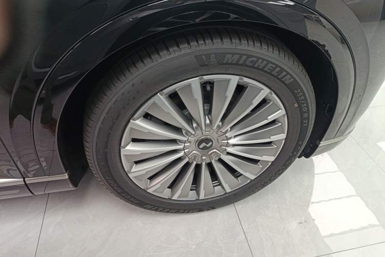 Used ONVO Luxeed L90 2025 Model—Max Six-Seater Version
