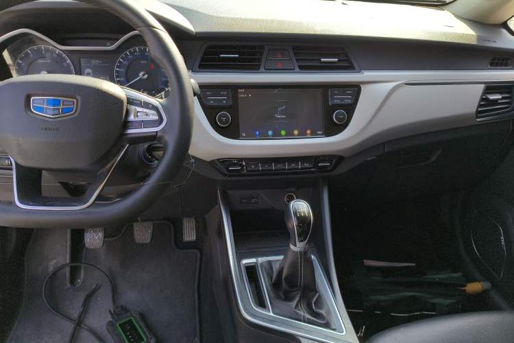 Used Geely Auto Vision X3 2019 Upgraded Model 1.5L Manual Luxury Version