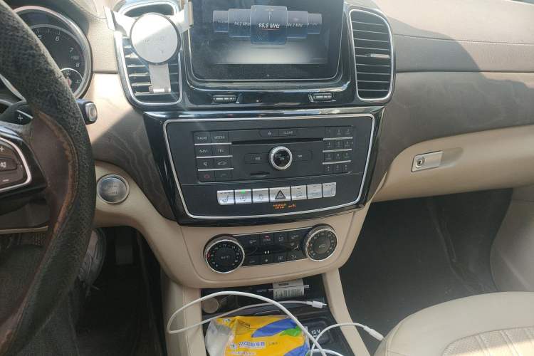 Used Mercedes-Benz GLE 2017 GLE 320 4MATIC Dynamic Model Audio And AC Panel