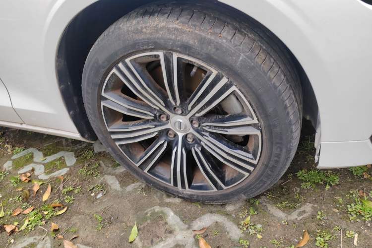 Used Volvo S60 New Energy 2021 T8 E-Drive Hybrid Four-Wheel Drive Smart Luxury Edition Right Front Wheel Hub