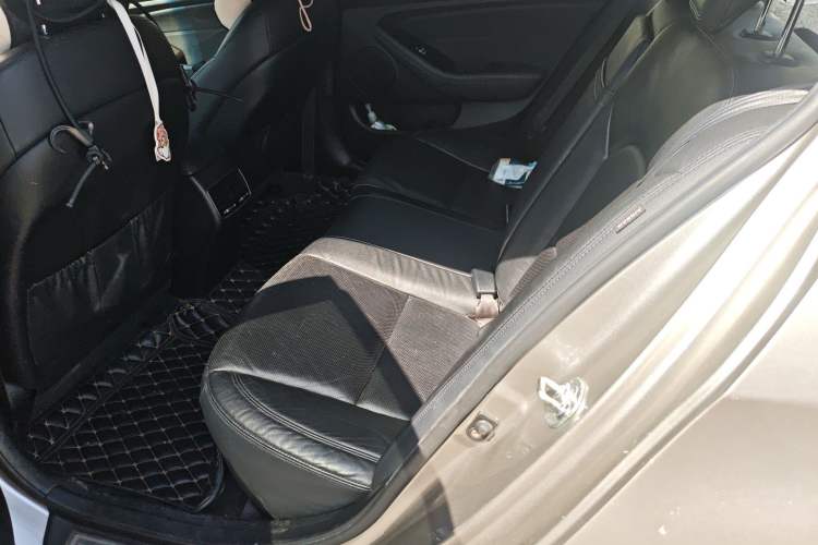 Used Kia Cadenza 2013 2.4L Deluxe Model China IV Left Rear Seat