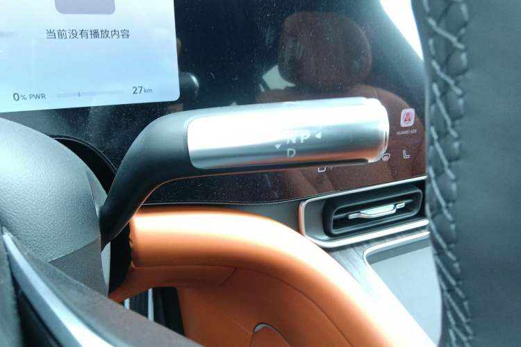 Used Hima AITO M9 2025 Extended-Range Max Version 52 kWh 6-Seater Edition Gear Lever