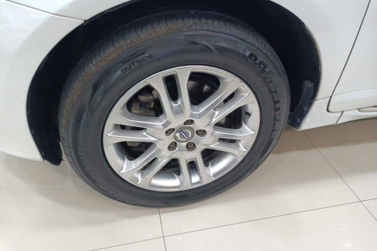 Used Volvo XC60 2016 T5 Smart Upgrade Model Left Front Wheel Hub