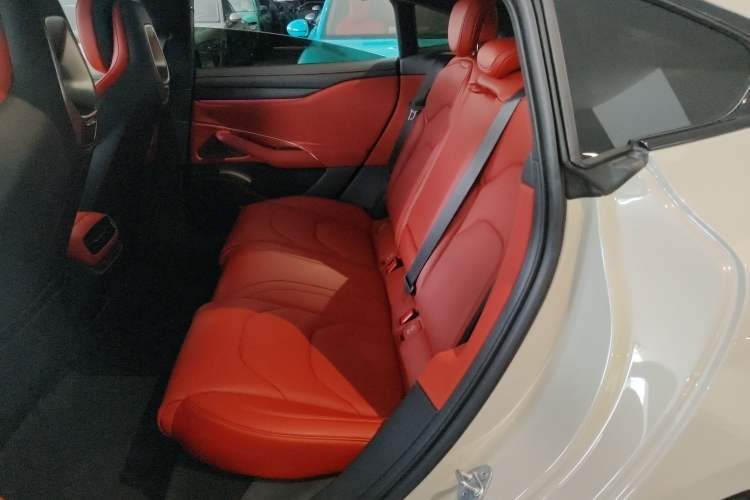 Used Xiaomi Auto SU7 2024 Four-Wheel Drive Ultra-Long Range Advanced Intelligent Driving Max Edition