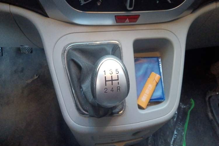 Used JAC Refine M3 2023 PLUS 1.5T 5/7-seat Classic Edition Gear Lever