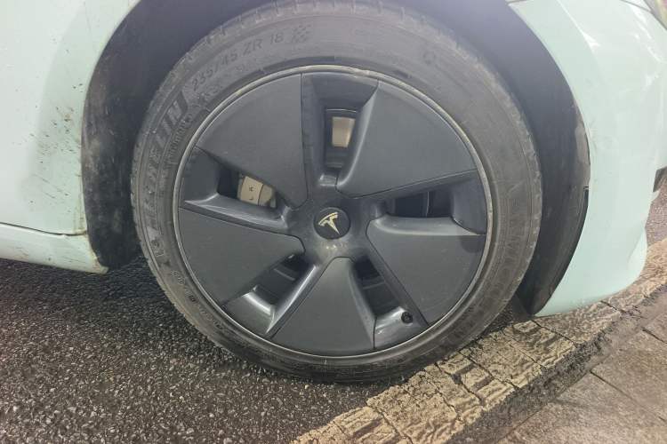 Used Tesla Model 3 2021 Standard Range Rear-Drive Upgraded Version Right Front Wheel Hub