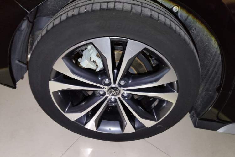 Used Toyota Granvia 2023 2.5L Hybrid Flagship VIP Edition Right Rear Wheel Hub