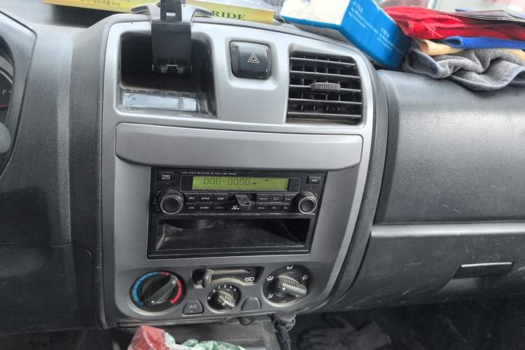 Used Great Wall Wingle 5 2016 2.8T Two-Wheel-Drive Entry-Level GW2.8TC Big Double-Cab GW2.8TC Audio And AC Panel