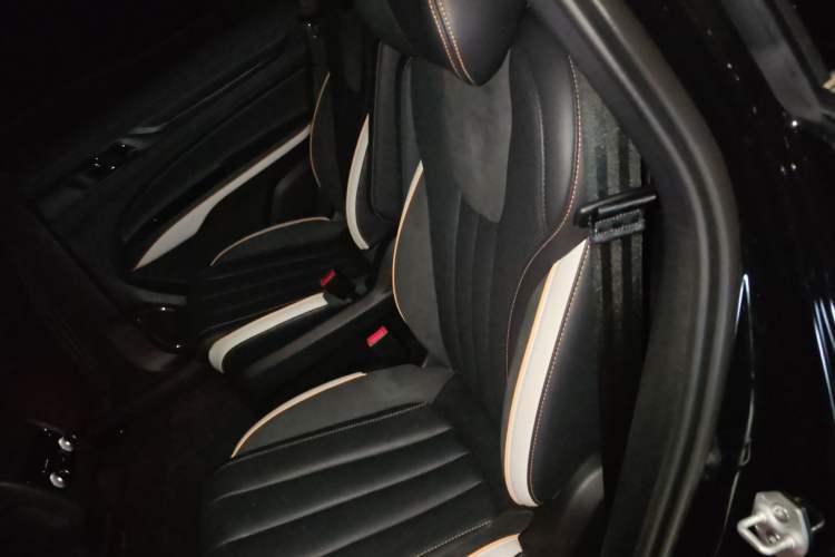 Used Ford Equator 2023 EcoBoost 225 Obsidian Orange Edition Prestige 7-Seater (2/2/3)
