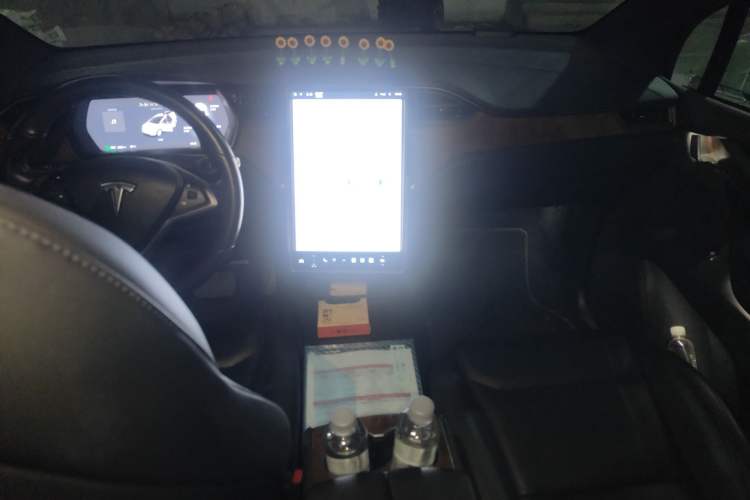 Used Tesla Model X 2019 Long-Range Version Center Console